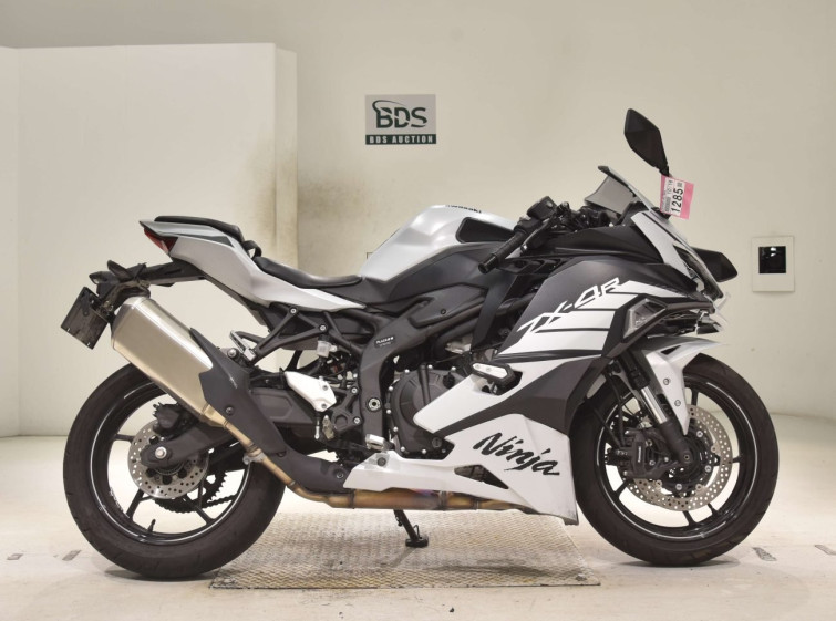 Мотоцикл Kawasaki ZX-4R SE з пробігом 6836 km