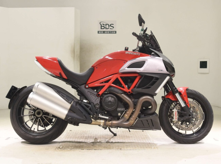 Мотоцикл Ducati DIAVEL з пробігом 5490 km