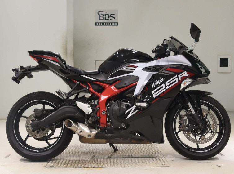 Мотоцикл Kawasaki NINJA ZX-25R с пробегом 41079 km