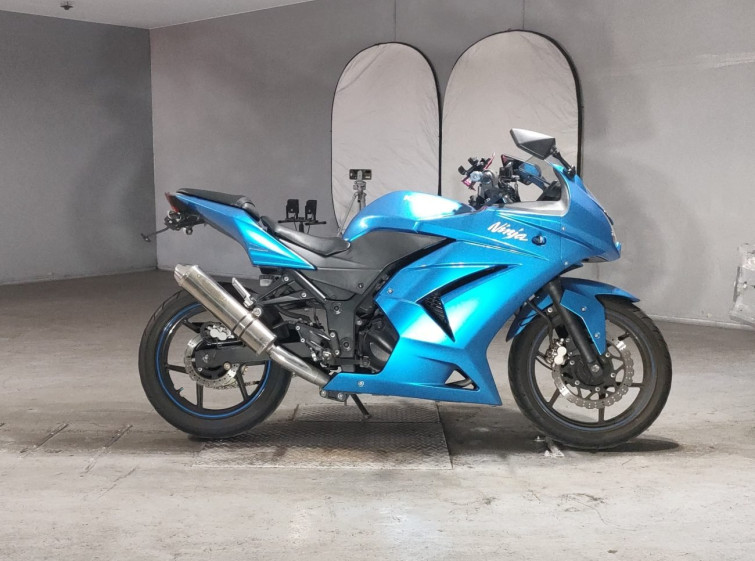 Мотоцикл Kawasaki NINJA250R з пробігом 60000 km