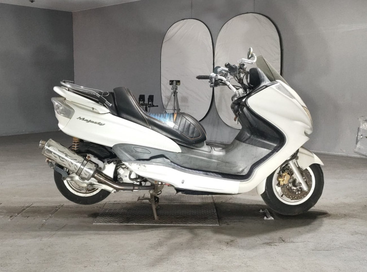 Мотоцикл Yamaha MAJESTY250