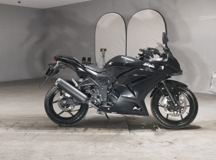 Мотоцикл Kawasaki NINJA250R з пробігом 26545 km