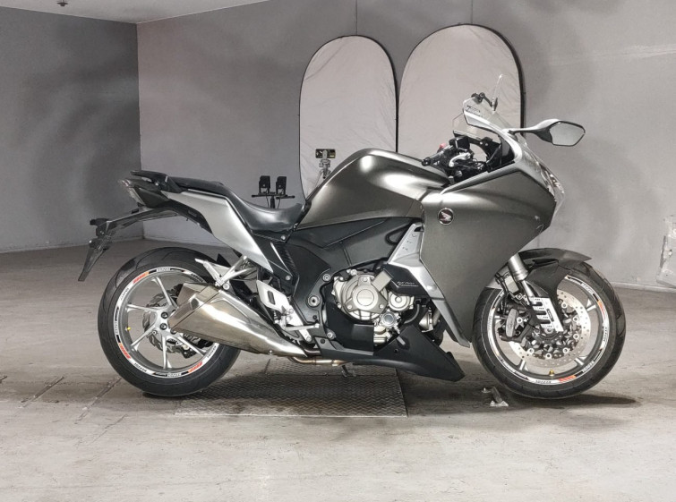 Мотоцикл Honda VFR1200FD с пробегом 41895 km
