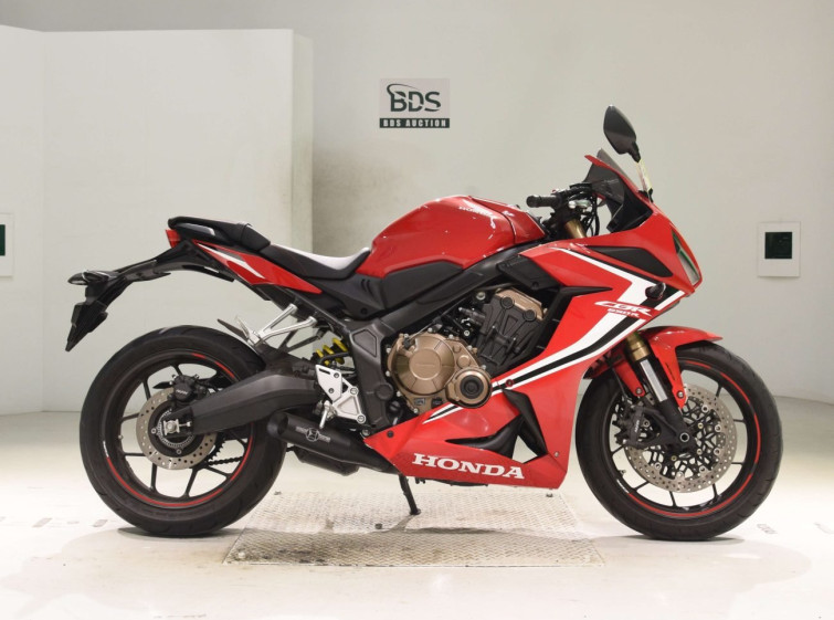 Мотоцикл Honda CBR650R с пробегом 5350 km