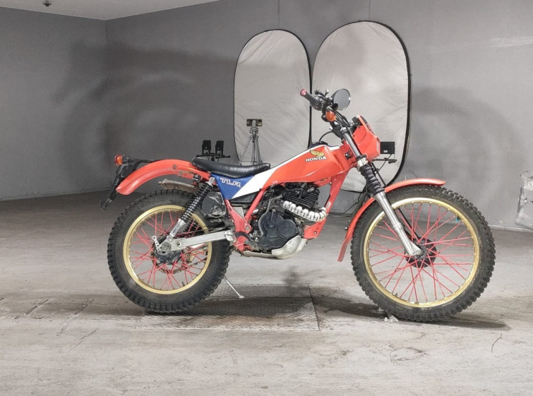 Мотоцикл Honda TLR200 с пробегом 21058 km
