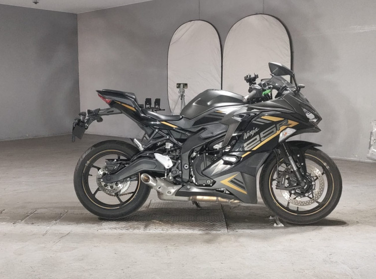 Мотоцикл Kawasaki NINJA ZX-25R с пробегом 6335 km