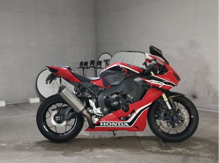 Мотоцикл Honda CBR1000RR з пробігом 16475 km