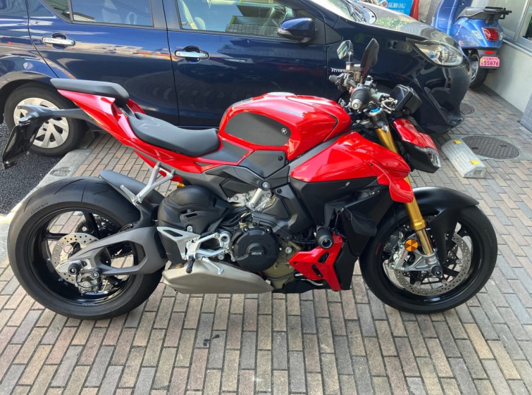 Мотоцикл Ducati STREET FIGHTER V4S с пробегом 1352 km
