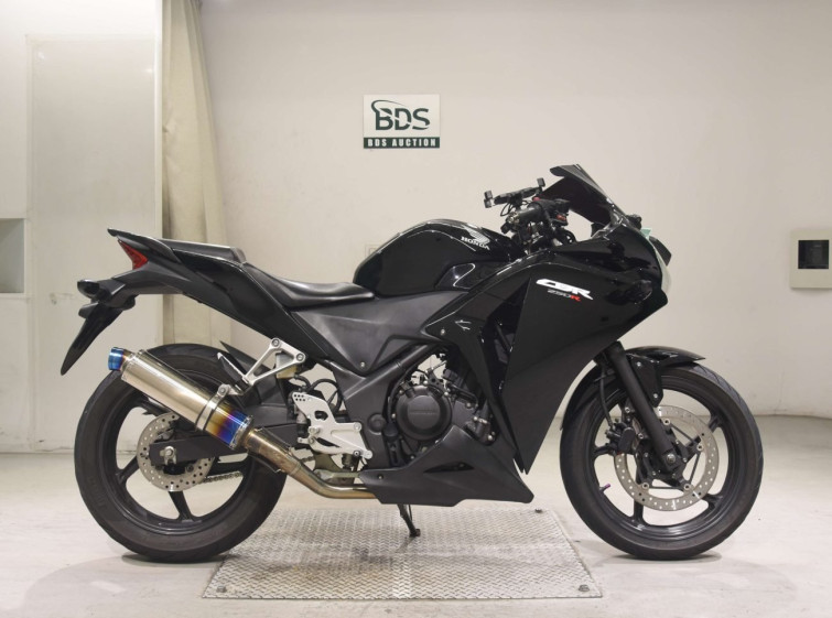 Мотоцикл Honda CBR250R з пробігом 32704 km