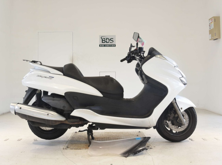 Мотоцикл Yamaha MAJESTY400