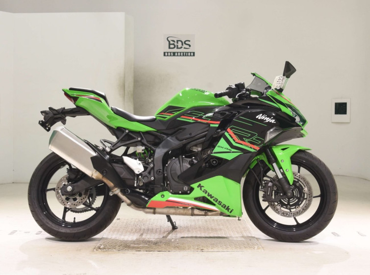 Мотоцикл Kawasaki ZX-4RR с пробегом 1396 km