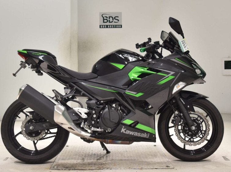 Мотоцикл Kawasaki NINJA400 з пробігом 8482 km