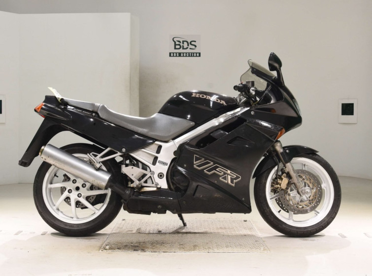 Мотоцикл Honda VFR750F з пробігом 3240 km