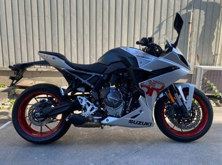 Мотоцикл Suzuki GSX-8R з пробігом 2860 km