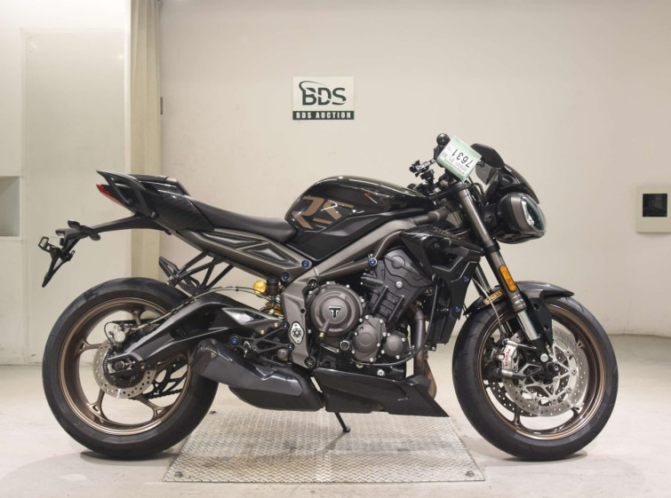 Мотоцикл Triumph STREET TRIPLE RS з пробігом 5820 km