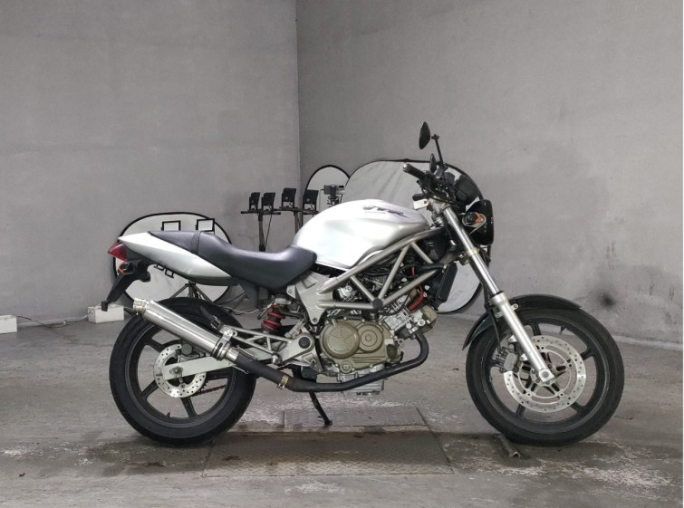 Мотоцикл Honda VTR250 с пробегом 26151 km