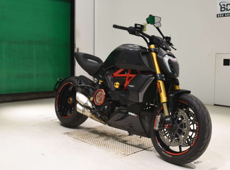 Мотоцикл Ducati DIAVEL 1260S з пробігом 5841 km