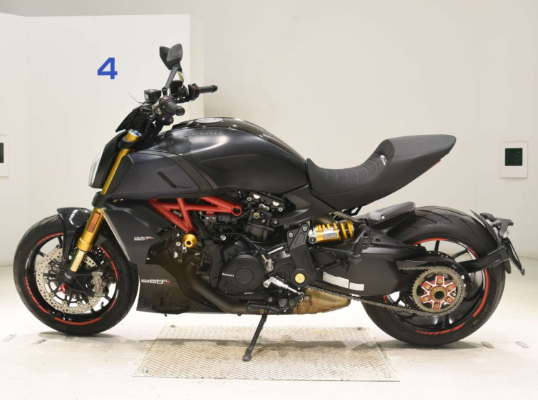 Мотоцикл Ducati DIAVEL 1260S з пробігом 5841 km