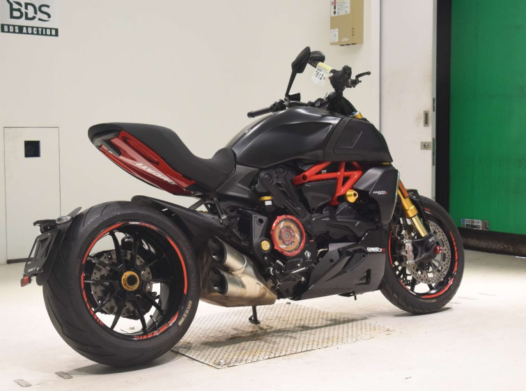 Мотоцикл Ducati DIAVEL 1260S з пробігом 5841 km