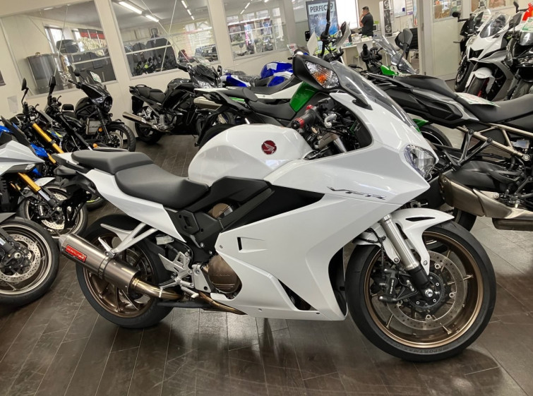 Мотоцикл Honda VFR800F с пробегом 6630 km