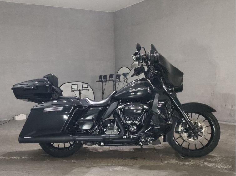 Мотоцикл HD STREET GLIDE FLHXS1870 з пробігом 3088 km