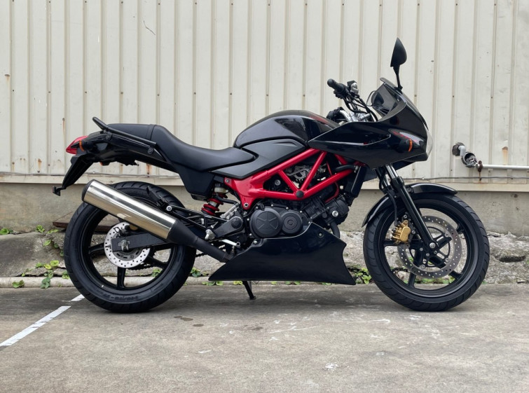Мотоцикл Honda VTR250F з пробігом 8325 km
