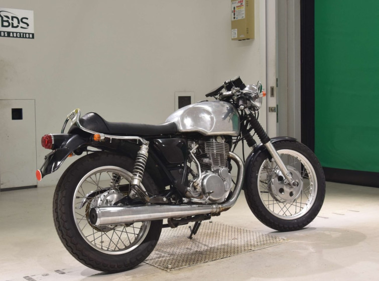 Мотоцикл Yamaha SR400 с пробегом 7911 km