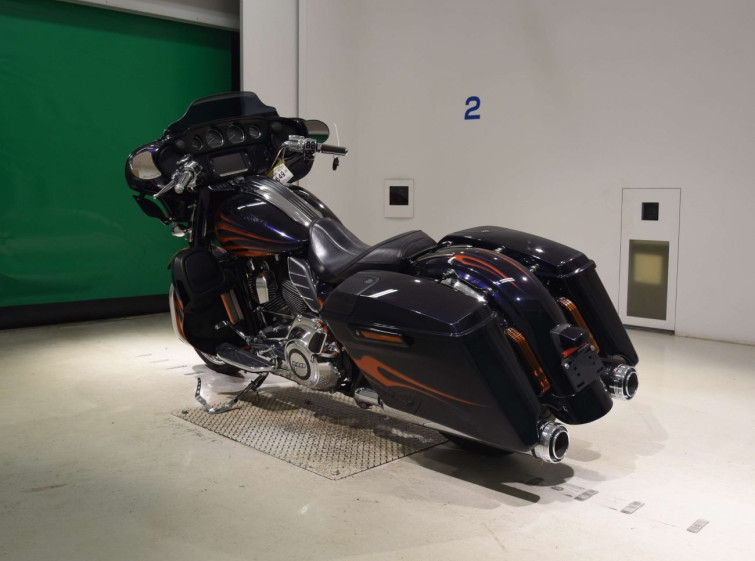 Мотоцикл HD STREET GLIDE FLHXSE1800 з пробігом 74606 km