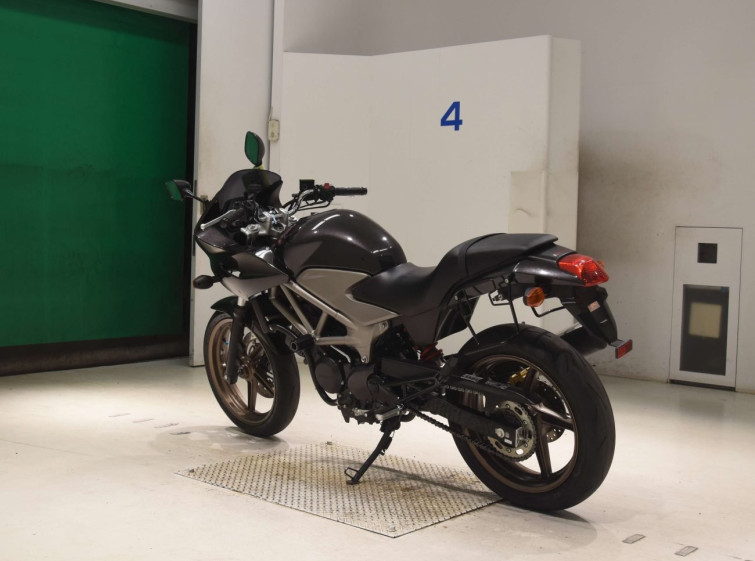 Мотоцикл Honda VTR250F с пробегом 9050 km