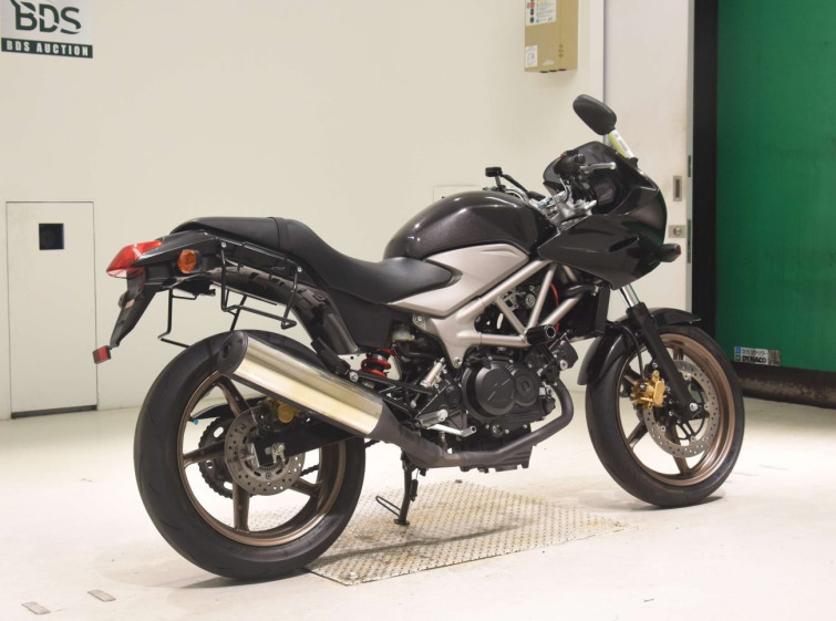 Мотоцикл Honda VTR250F с пробегом 9050 km