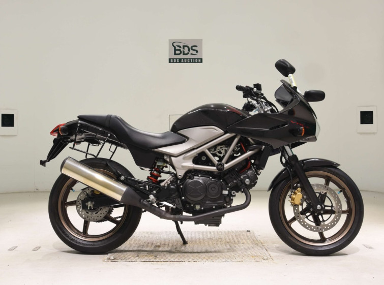 Мотоцикл Honda VTR250F с пробегом 9050 km
