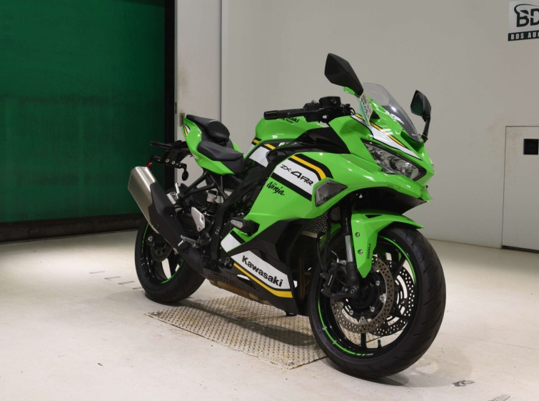 Мотоцикл Kawasaki ZX-4RR с пробегом 4909 km