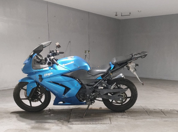 Мотоцикл Kawasaki NINJA250R з пробігом 69269 km