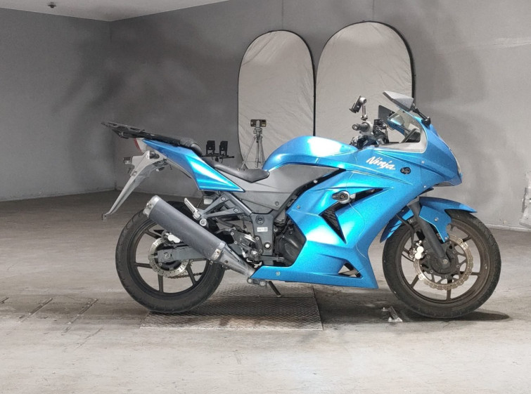 Мотоцикл Kawasaki NINJA250R з пробігом 69269 km