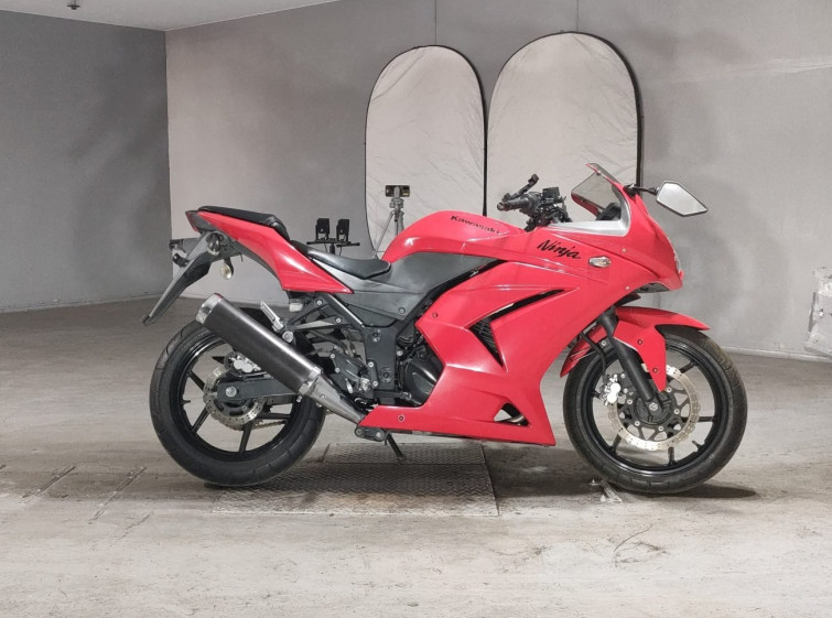 Мотоцикл Kawasaki NINJA250R з пробігом 27965 km