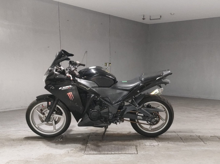 Мотоцикл Honda CBR250R з пробігом 42354 km