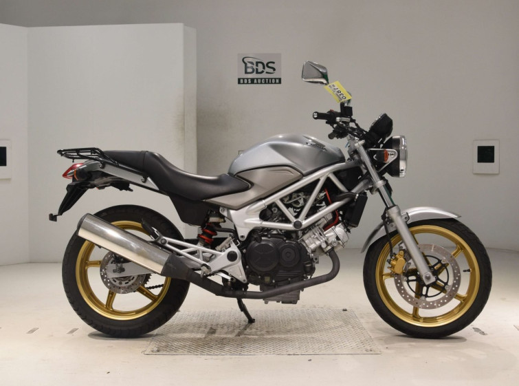 Мотоцикл Honda VTR250 с пробегом 18281 km