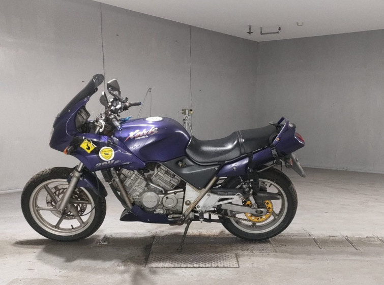 Мотоцикл Honda VT250F XELVIS з пробігом 68388 km