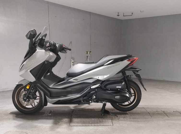 Мотоцикл Honda FORZA з пробігом 27061 km
