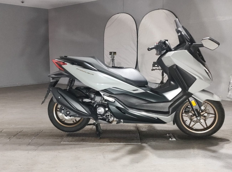Мотоцикл Honda FORZA з пробігом 27061 km