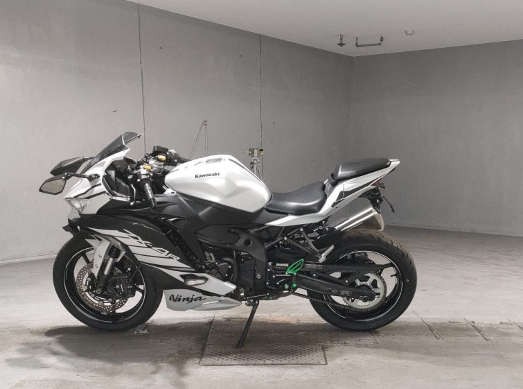 Мотоцикл Kawasaki NINJA ZX-4R SE с пробегом 6751 km
