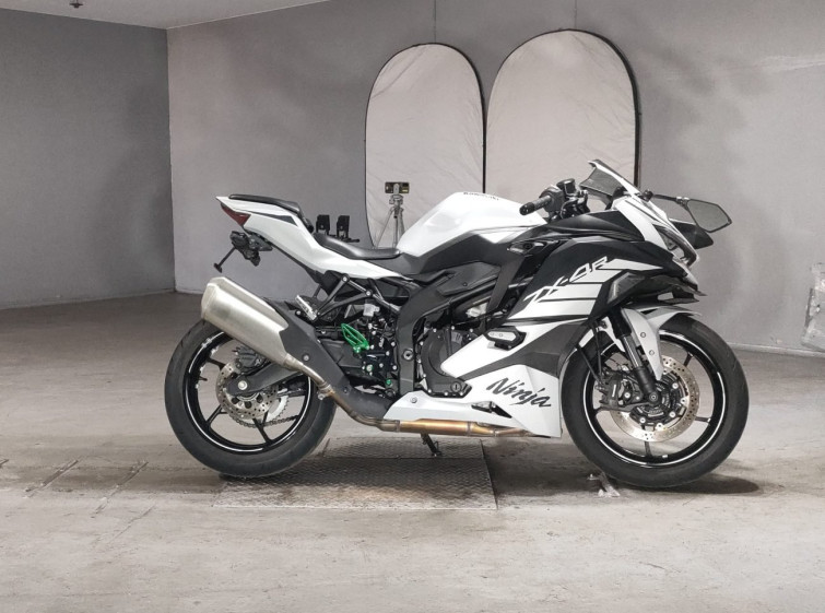 Мотоцикл Kawasaki NINJA ZX-4R SE с пробегом 6751 km