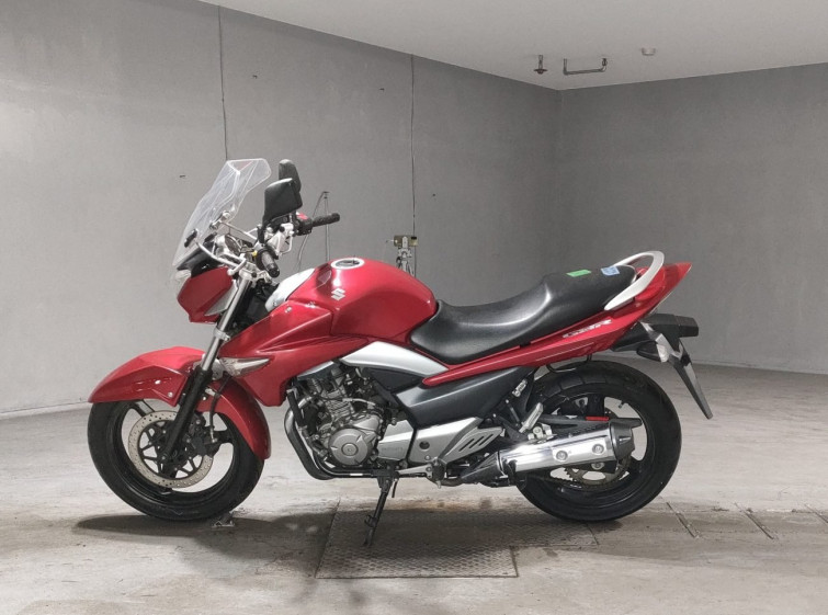 Мотоцикл Suzuki GSR250 с пробегом 8570 km