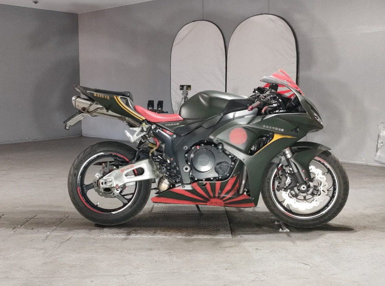 Мотоцикл Honda CBR1000RR с пробегом 81058 km