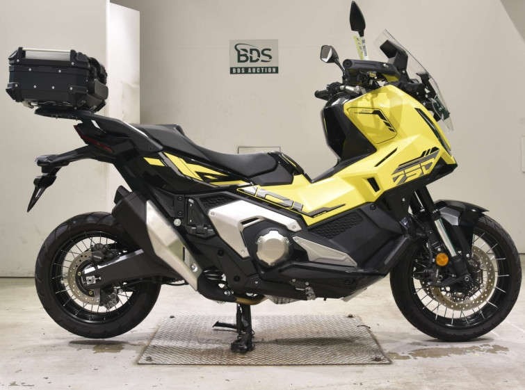 Мотоцикл Honda X-ADV750-2 з пробігом 4157 km