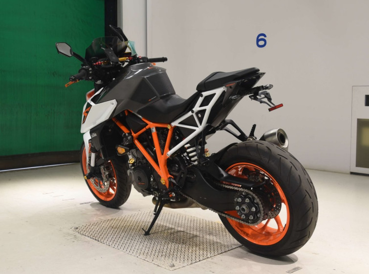 Мотоцикл KTM 1290 SUPERDUKE R з пробігом 4321 km