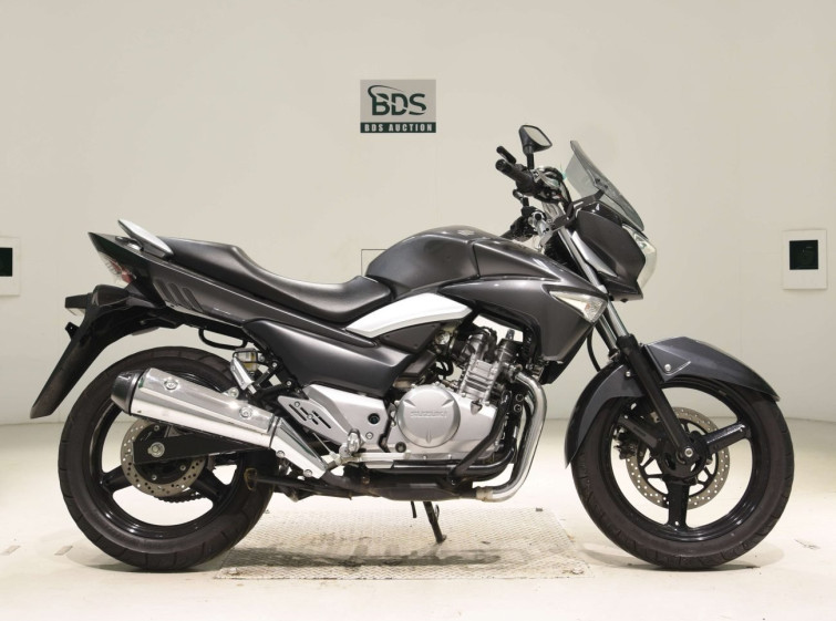 Мотоцикл Suzuki GSR250 з пробігом 17187 km