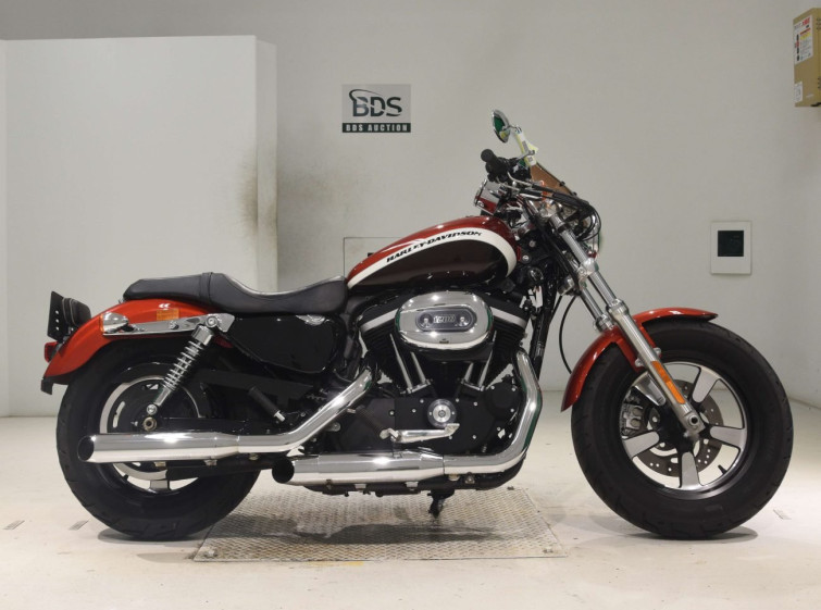 Мотоцикл HD SPORTSTER CUSTOM XL1200C с пробегом 20017 km