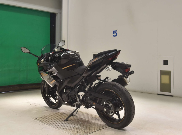 Мотоцикл Kawasaki NINJA400 з пробігом 7844 km