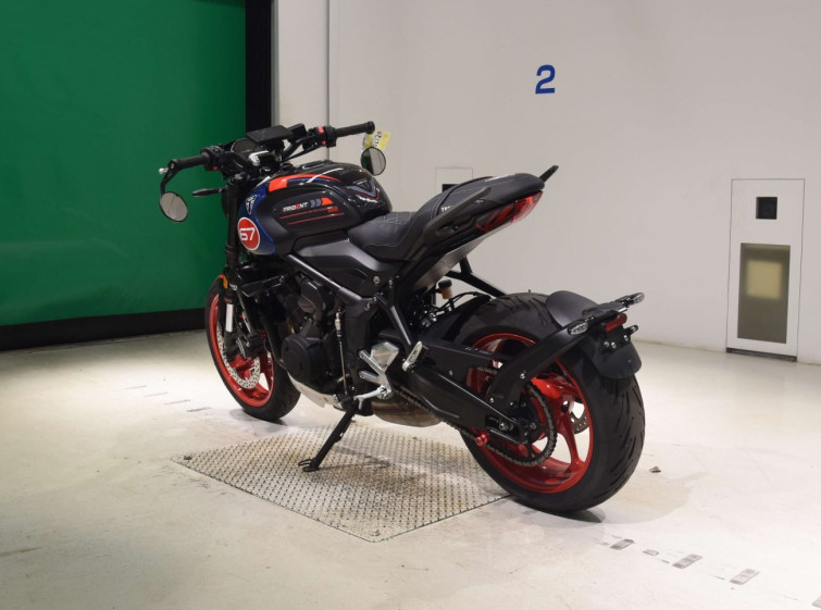 Мотоцикл Triumph TRIDENT660 з пробігом 5760 km